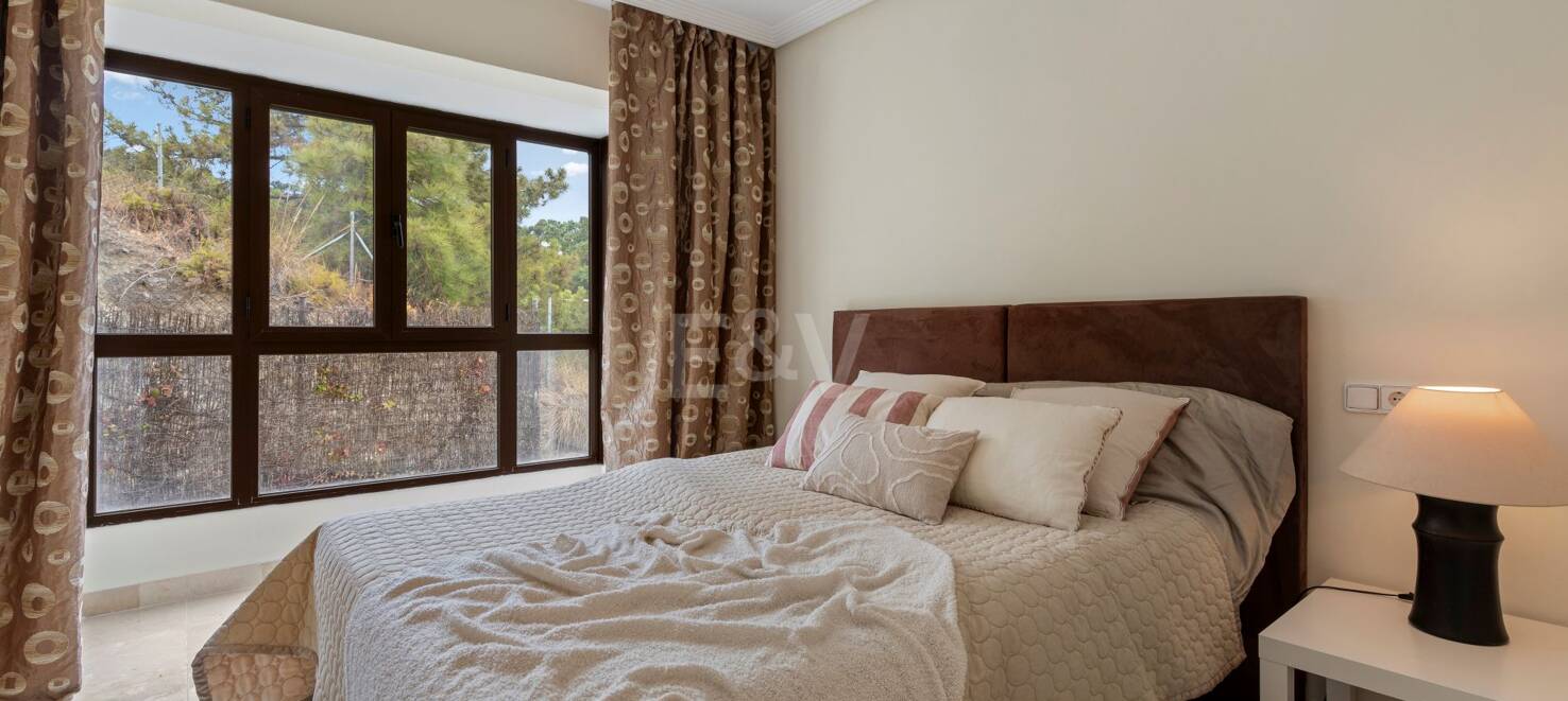 Apartamento con Hermosas Vistas al Mar y Acceso a Comunidad de Golf