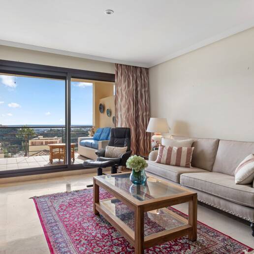 Apartamento con Hermosas Vistas al Mar y Acceso a Comunidad de Golf