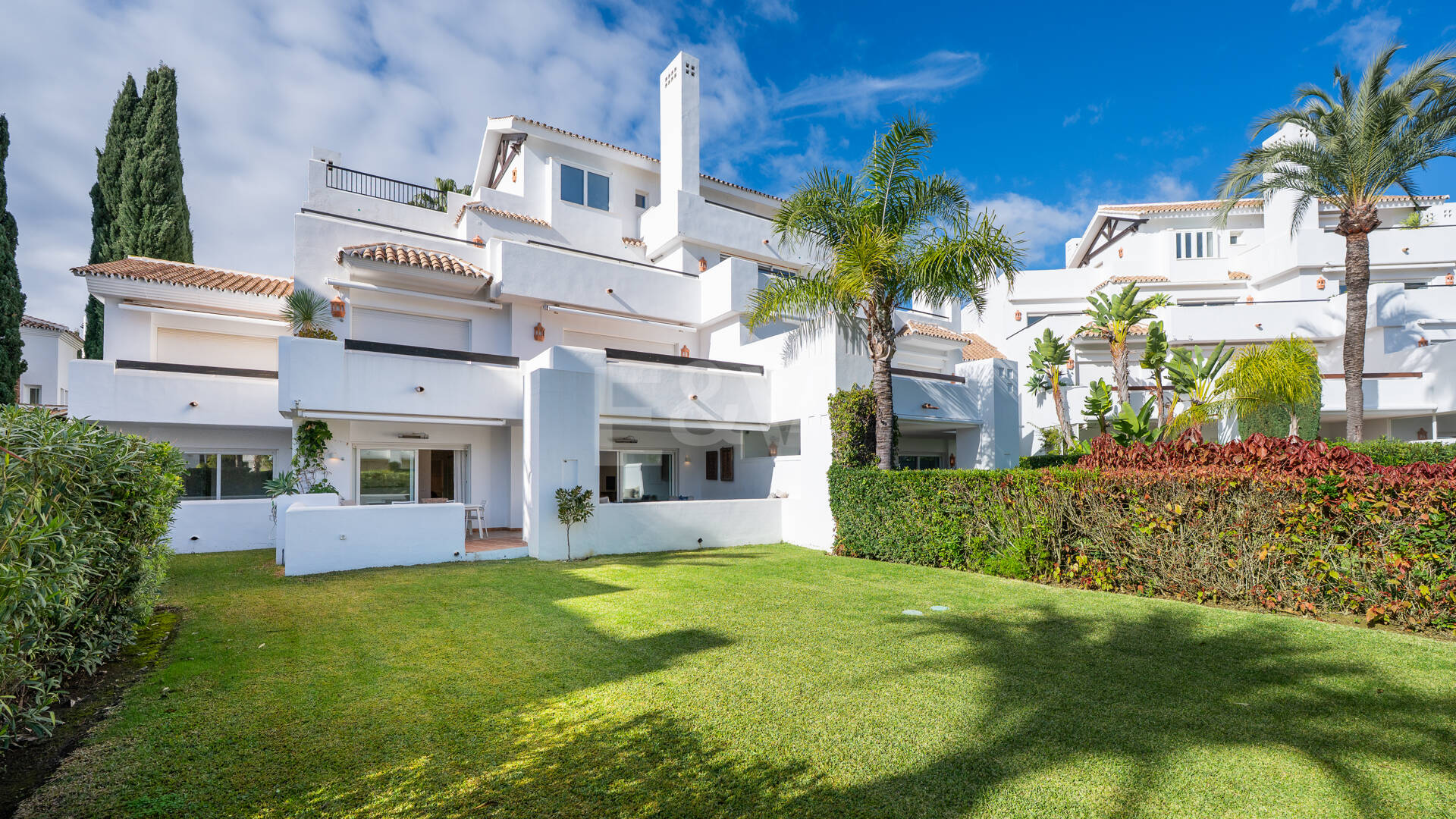 Apartament z ogrodem przy plaży w kompleksie Palm Beach