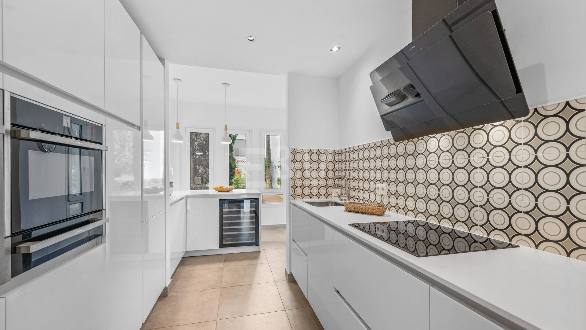 Apartament z ogrodem przy plaży w kompleksie Palm Beach