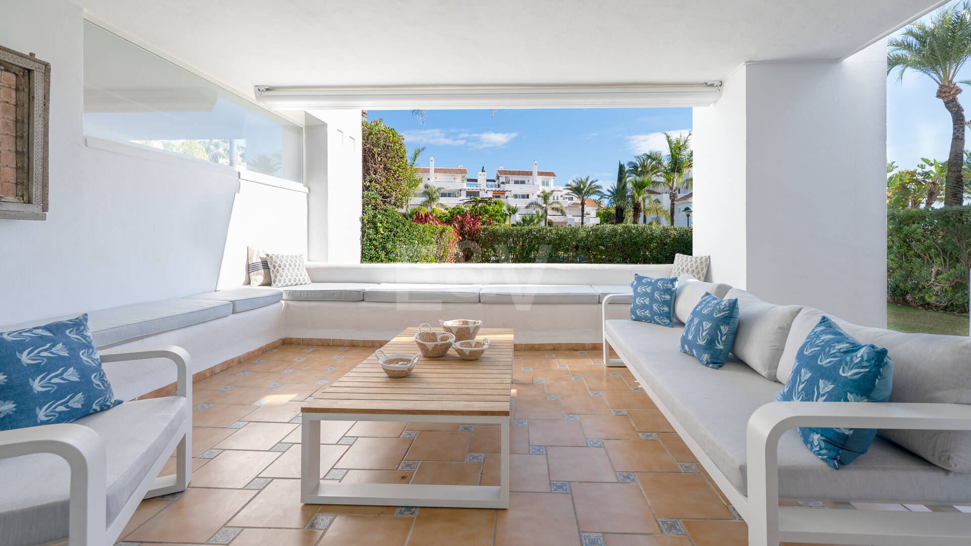 Apartament z ogrodem przy plaży w kompleksie Palm Beach