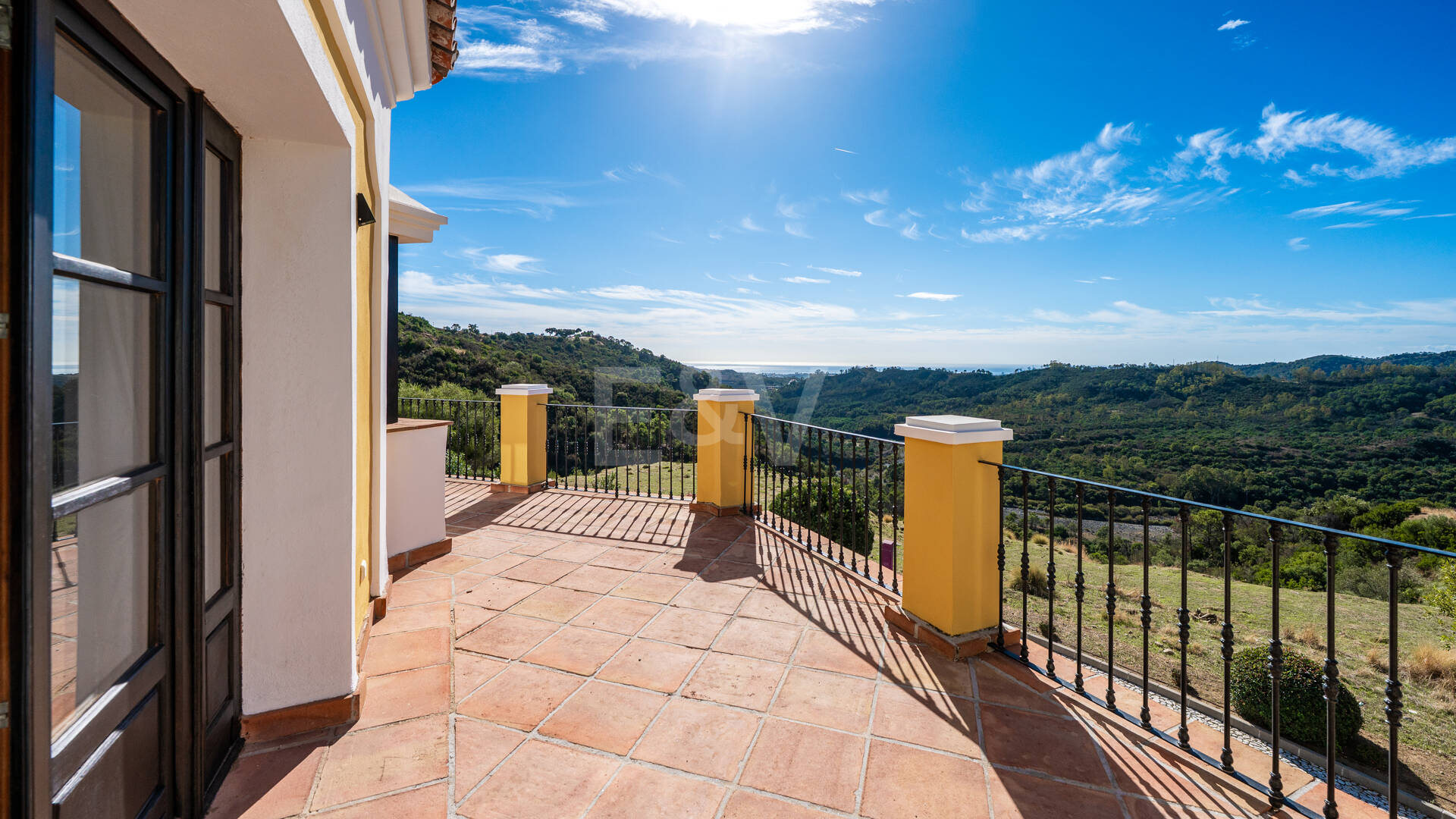 Charmig andalusisk radhus med havs- och bergs Vistas