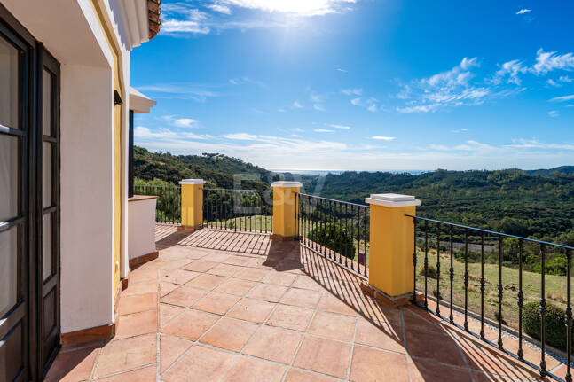 Charmig andalusisk radhus med havs- och bergs Vistas