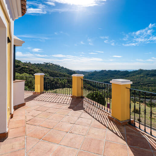 Charming Andalusian Townhouse with Breathtaking Sea and Mountain Vistas