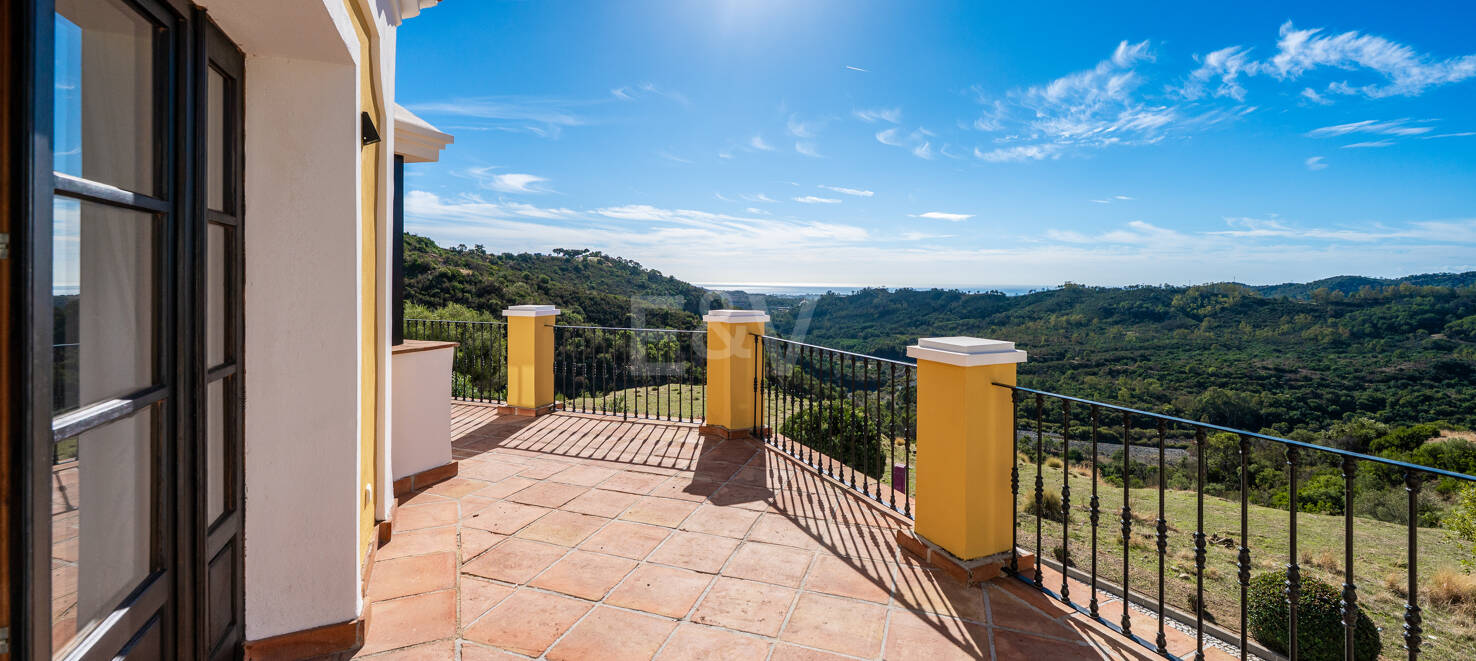 Charming Andalusian Townhouse with Breathtaking Sea and Mountain Vistas