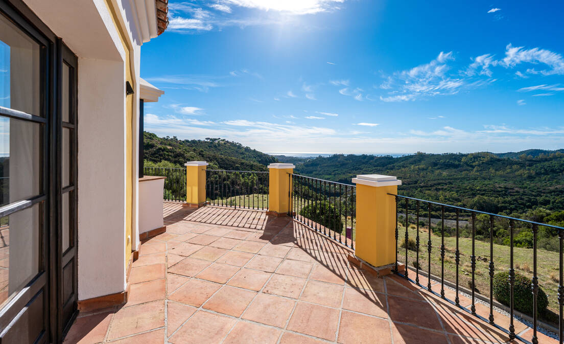 Charming Andalusian Townhouse with Breathtaking Sea and Mountain Vistas