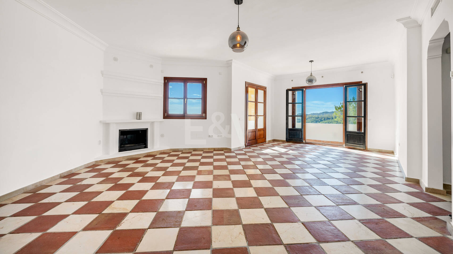 Charmantes andalusisches Stadthaus mit atemberaubendem Meer- und Bergblick