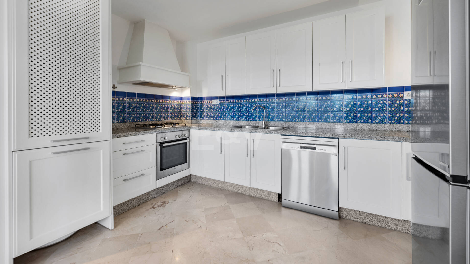 Charmig andalusisk radhus med havs- och bergs Vistas