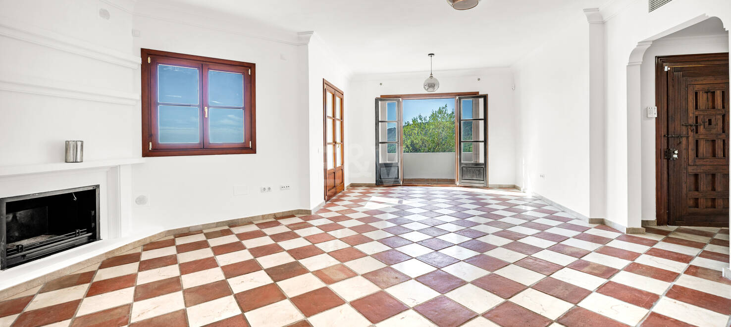 Charming Andalusian Townhouse with Breathtaking Sea and Mountain Vistas