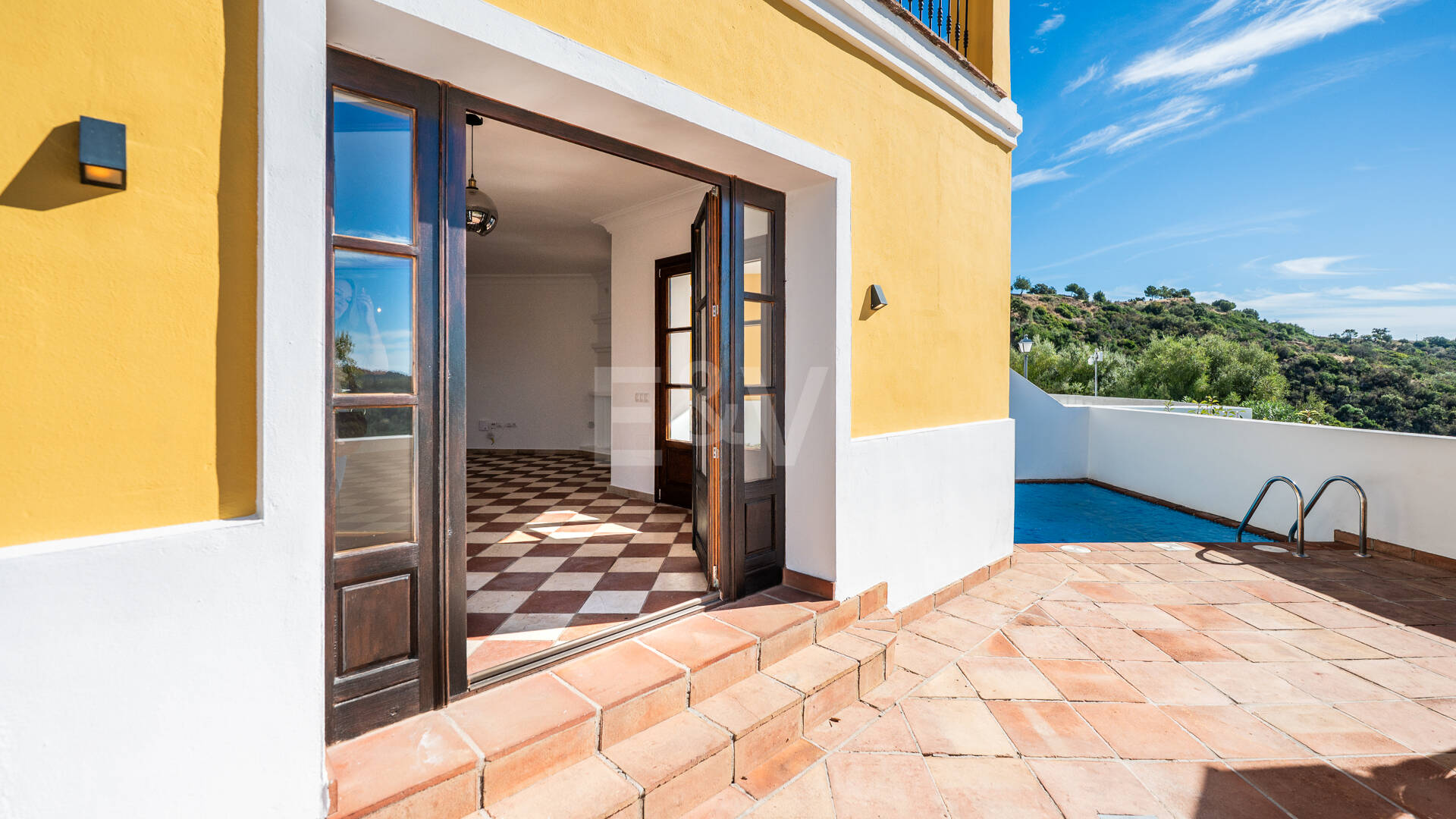 Charmantes andalusisches Stadthaus mit atemberaubendem Meer- und Bergblick