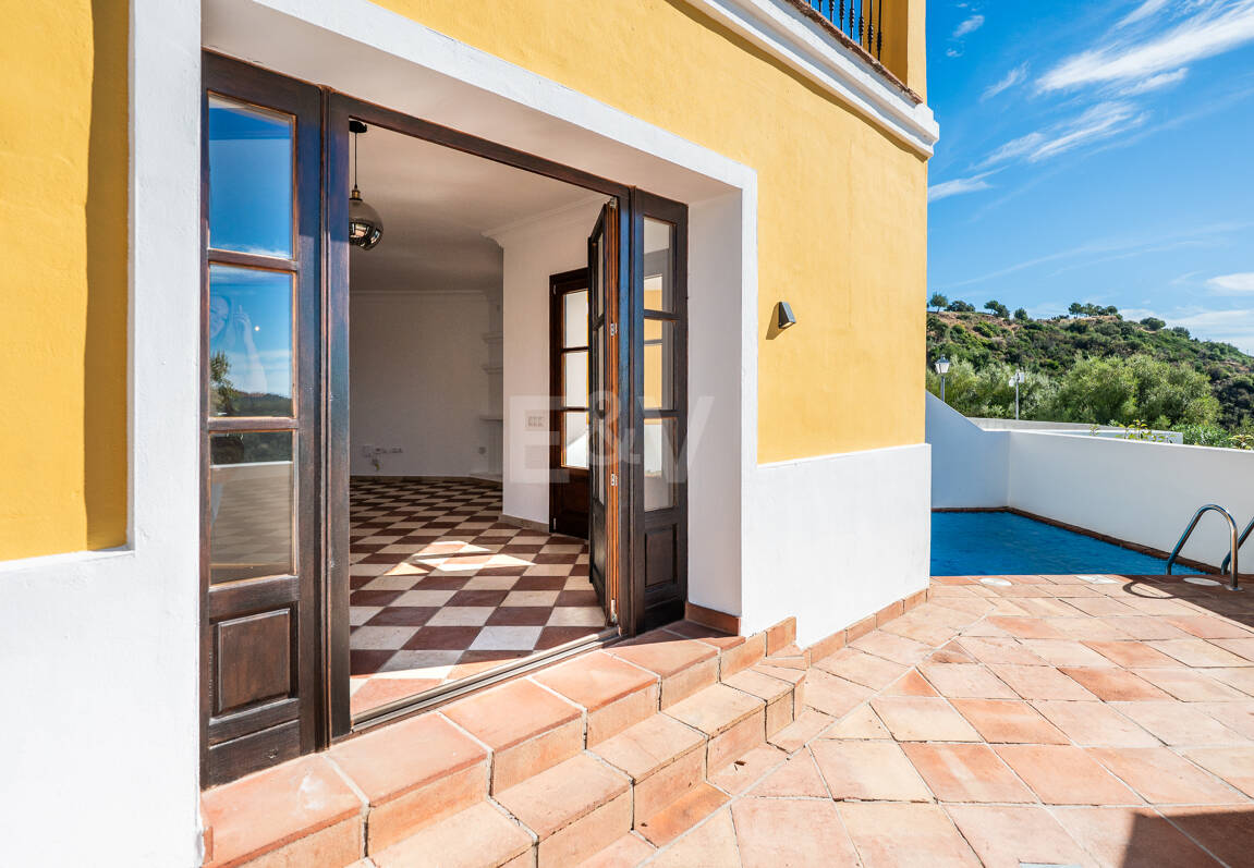 Charmig andalusisk radhus med havs- och bergs Vistas