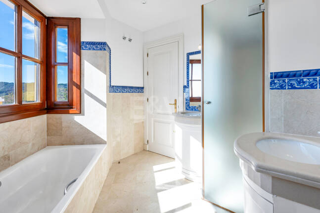 Charmig andalusisk radhus med havs- och bergs Vistas