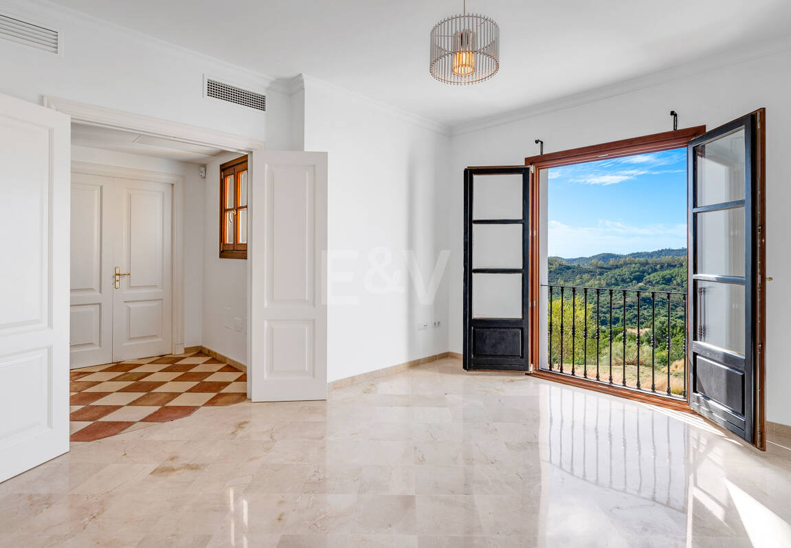 Charmig andalusisk radhus med havs- och bergs Vistas