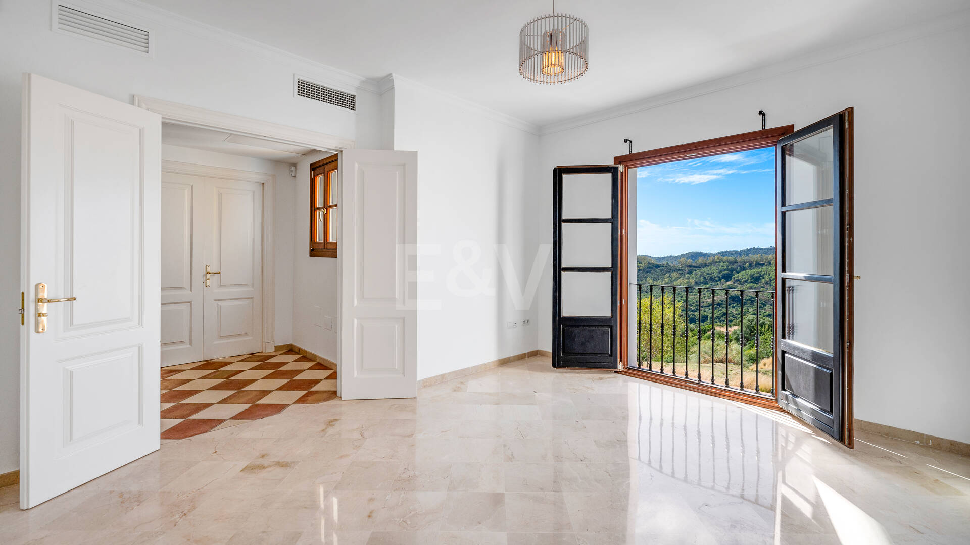 Charmantes andalusisches Stadthaus mit atemberaubendem Meer- und Bergblick