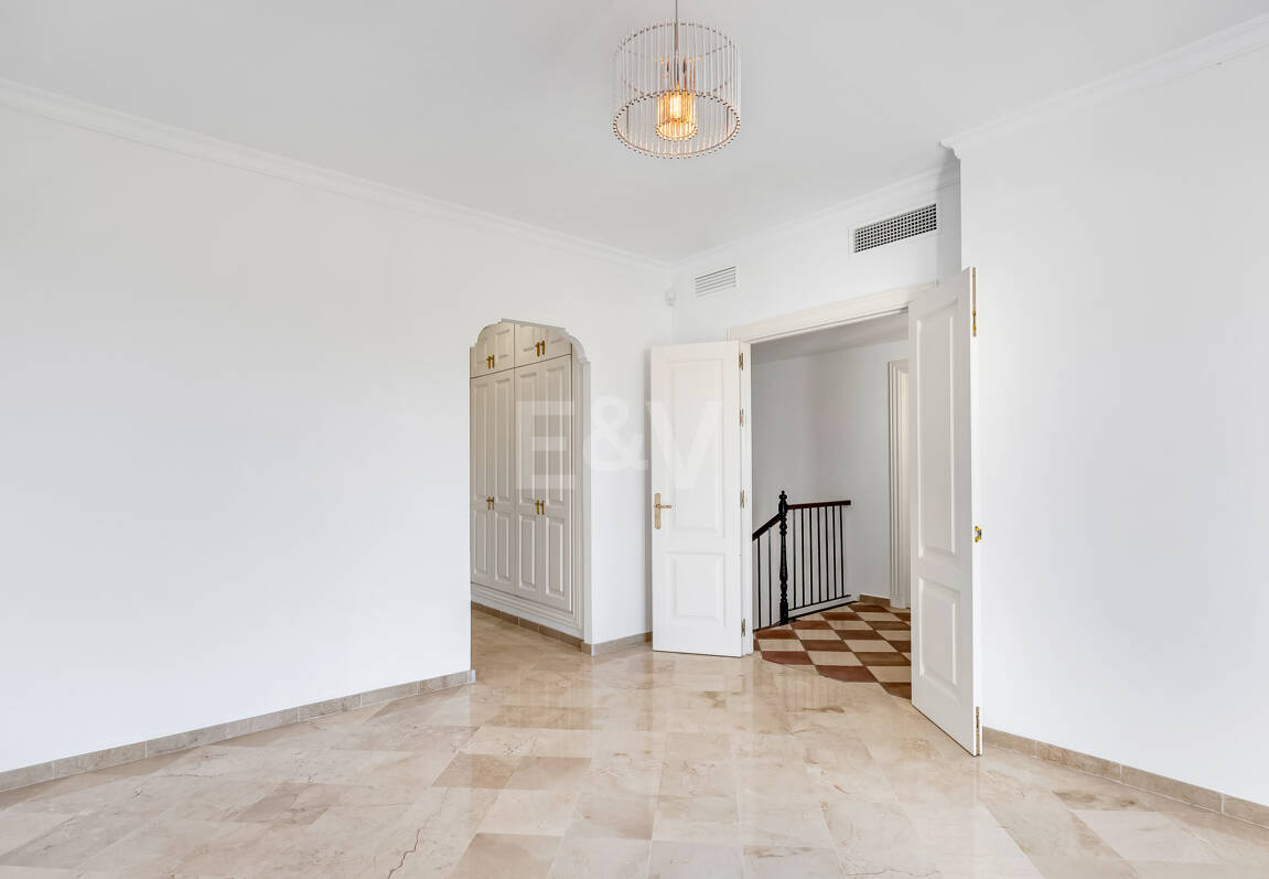 Charmig andalusisk radhus med havs- och bergs Vistas