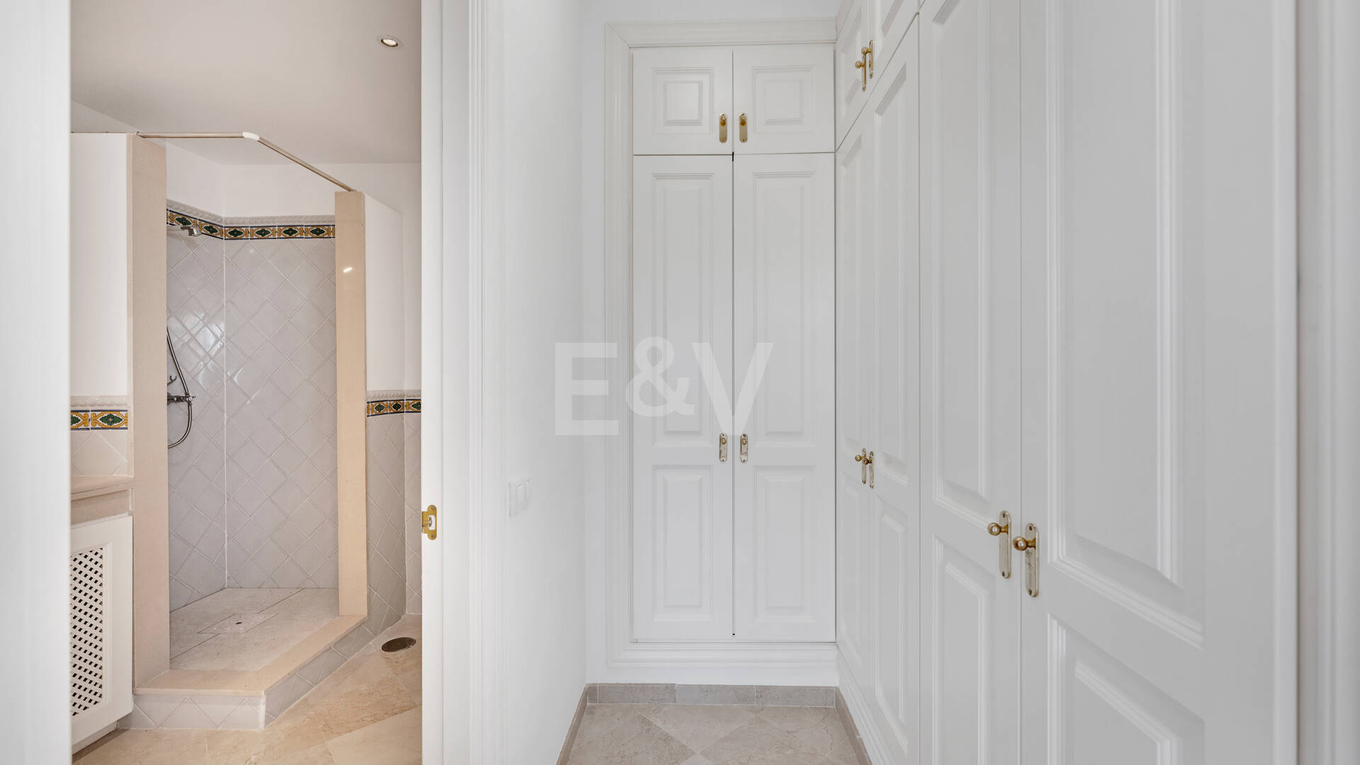 Charmantes andalusisches Stadthaus mit atemberaubendem Meer- und Bergblick