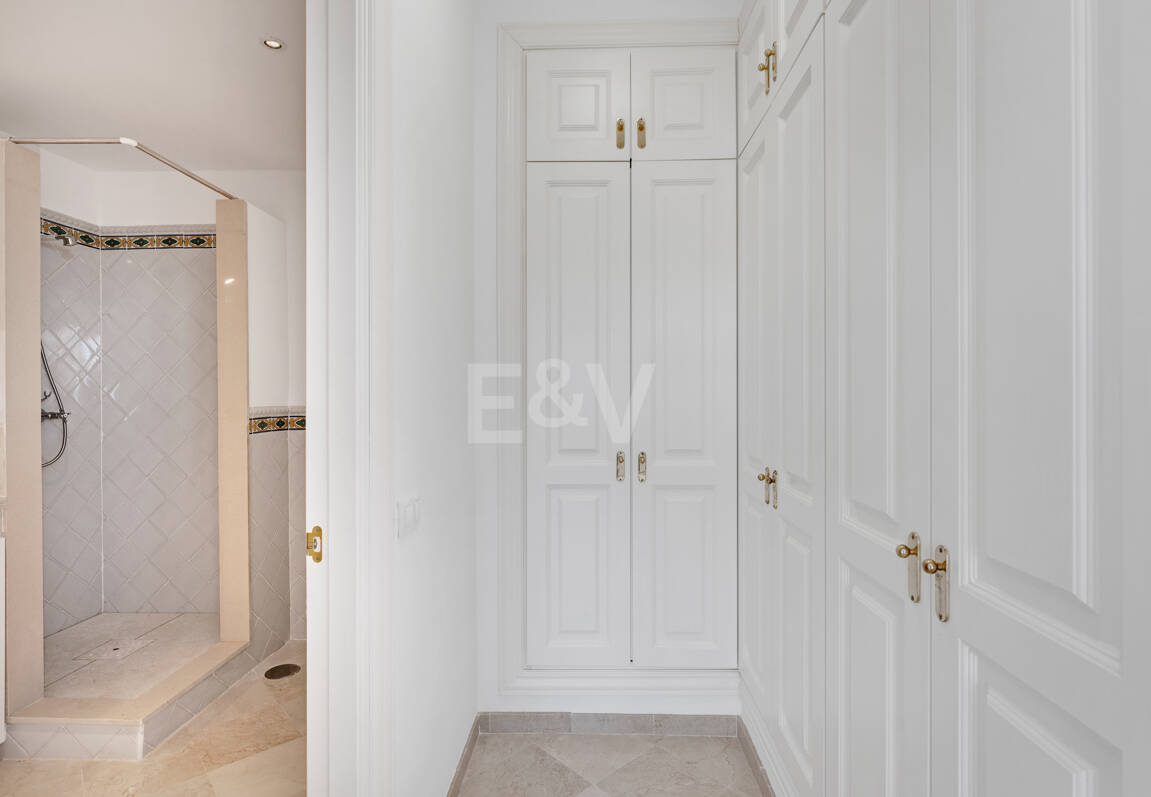 Charmig andalusisk radhus med havs- och bergs Vistas