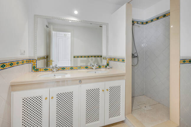 Charmig andalusisk radhus med havs- och bergs Vistas