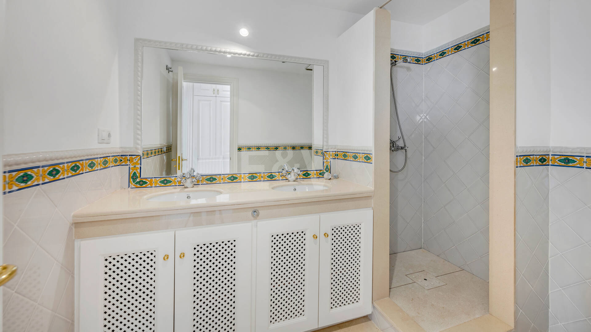 Charmantes andalusisches Stadthaus mit atemberaubendem Meer- und Bergblick