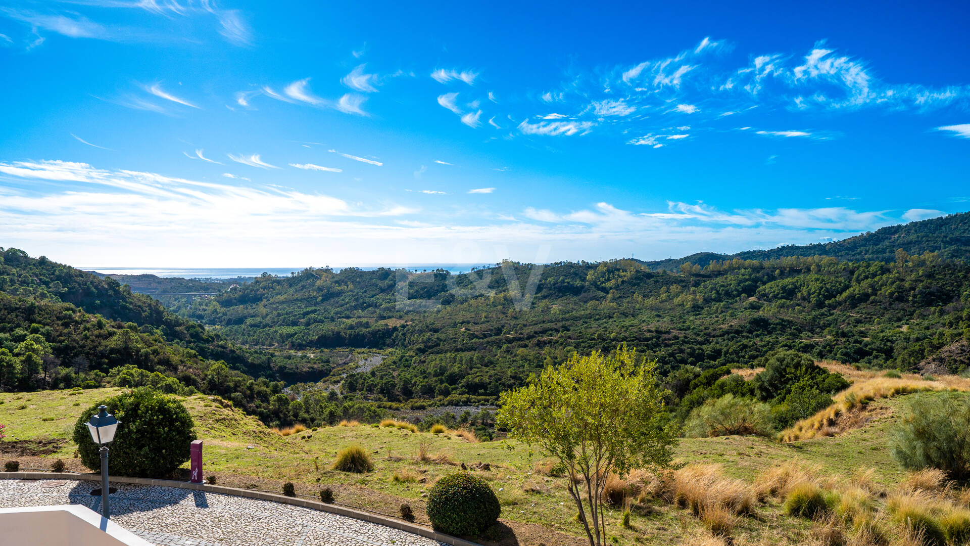 Charmantes andalusisches Stadthaus mit atemberaubendem Meer- und Bergblick