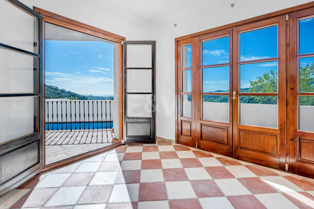 Charmig andalusisk radhus med havs- och bergs Vistas