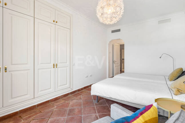 Idylliska andalusiska townhouse med fängslande natur och havsinfuserad utsikt