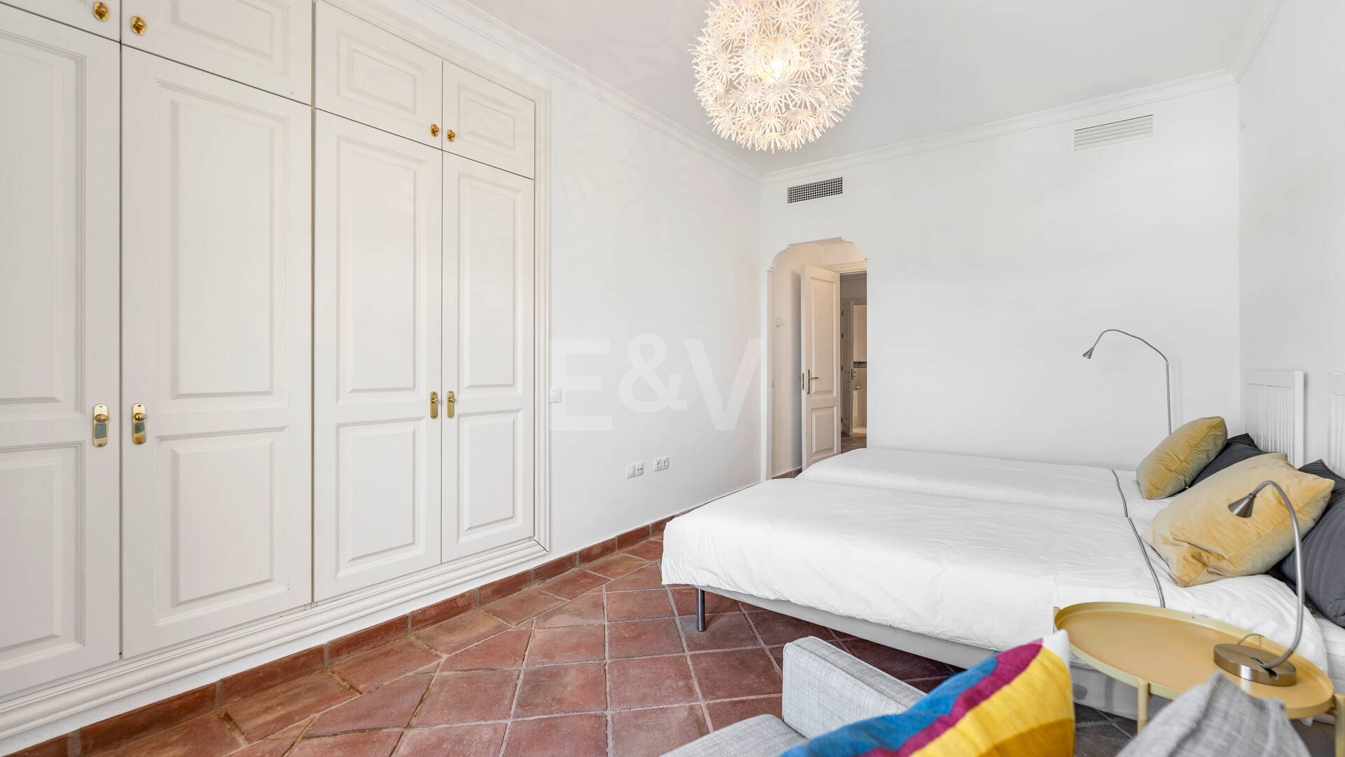 Idylliska andalusiska townhouse med fängslande natur och havsinfuserad utsikt