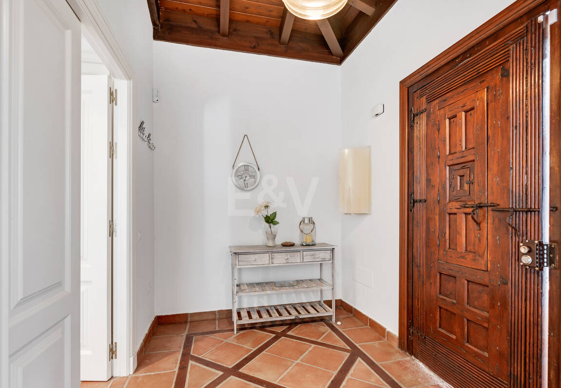 Idylliska andalusiska townhouse med fängslande natur och havsinfuserad utsikt