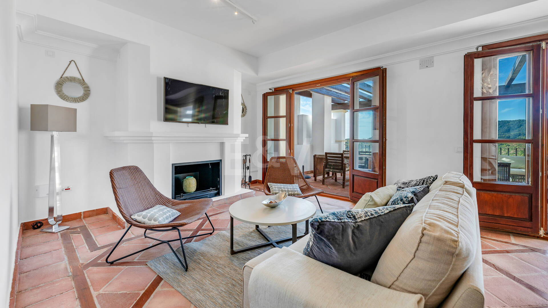 Maison de ville idyllique andalouse avec la nature captivante et des vues en mer