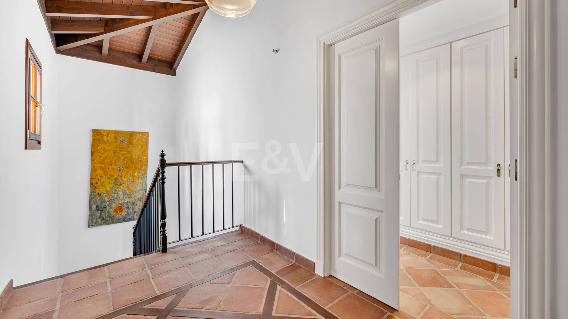 Idylliska andalusiska townhouse med fängslande natur och havsinfuserad utsikt