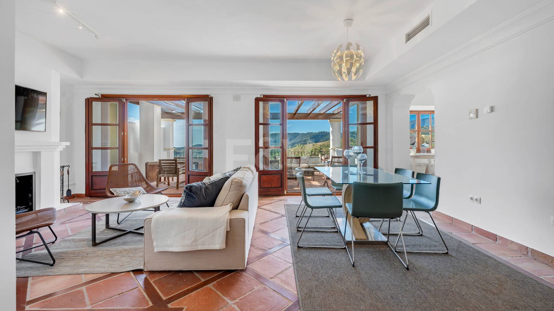 Maison de ville idyllique andalouse avec la nature captivante et des vues en mer