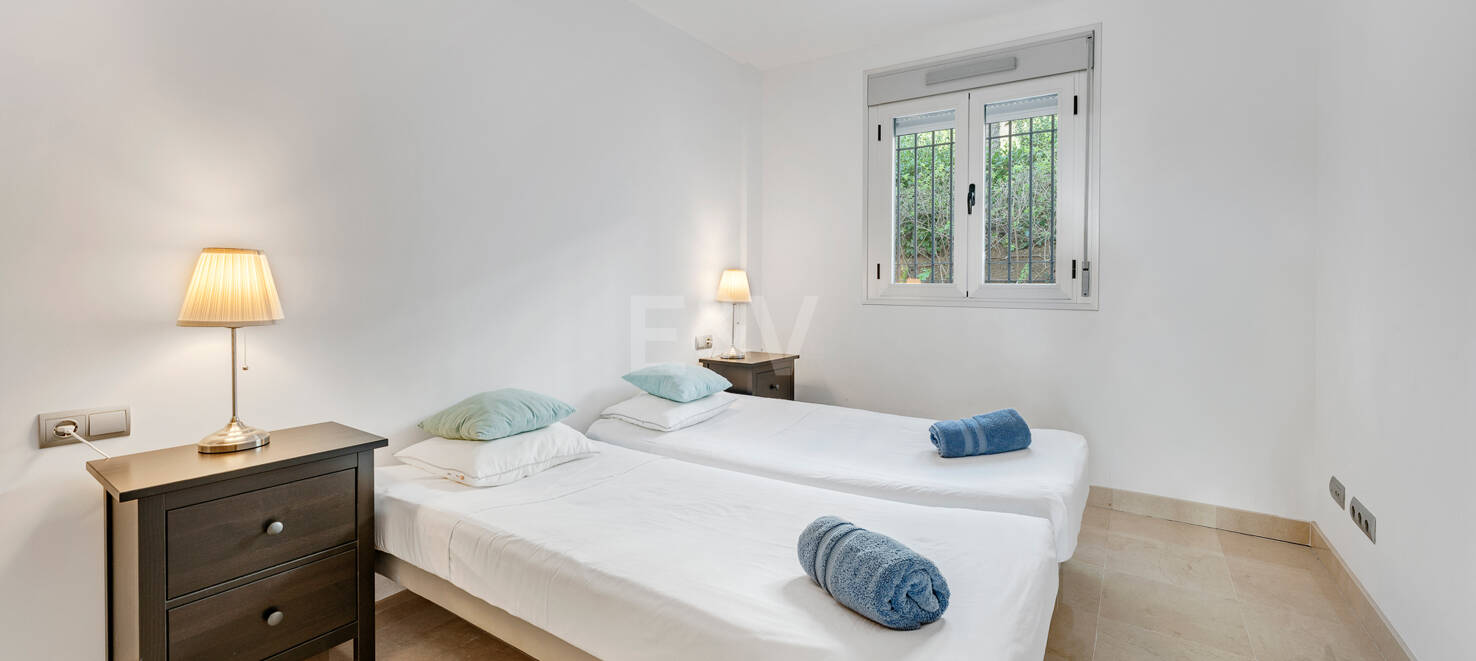 Apartamento Jardín Espacioso de Dos Dormitorios