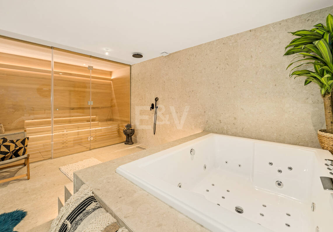 Elegantes Eckreihenhaus mit Privatem Pool in Strandnähe an der Goldenen Meile