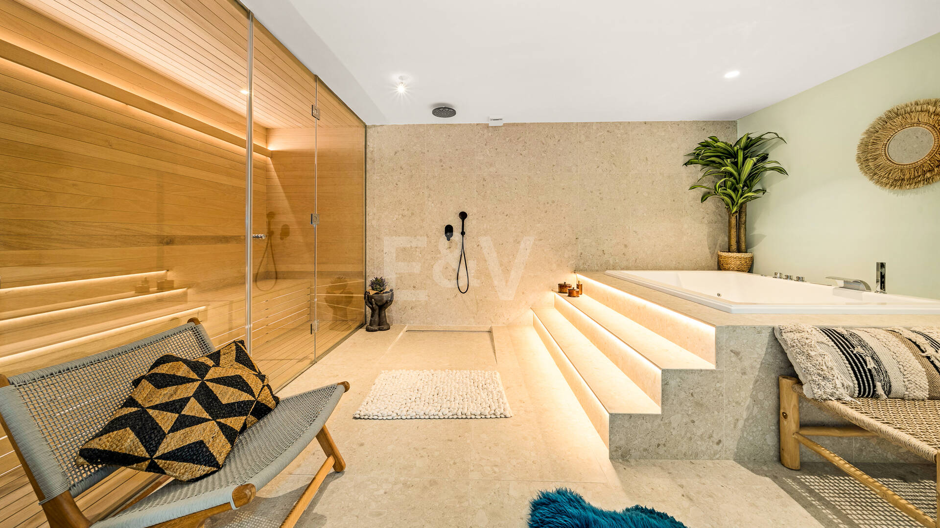 Elegante casa adosada de esquina con piscina privada a pasos de la playa en la Milla de Oro