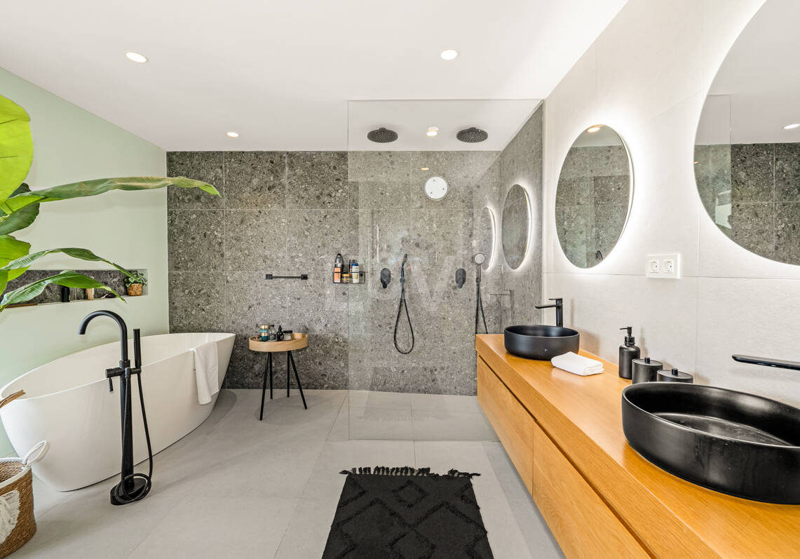 Elegantes Eckreihenhaus mit Privatem Pool in Strandnähe an der Goldenen Meile