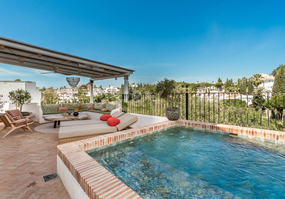 Elegantes Eckreihenhaus mit Privatem Pool in Strandnähe an der Goldenen Meile