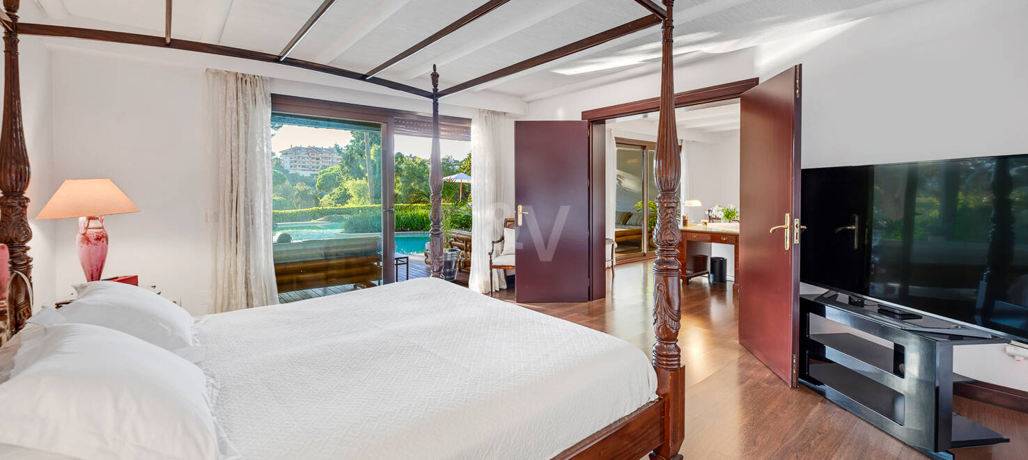 Villa Front Line Golf in a Gated Community