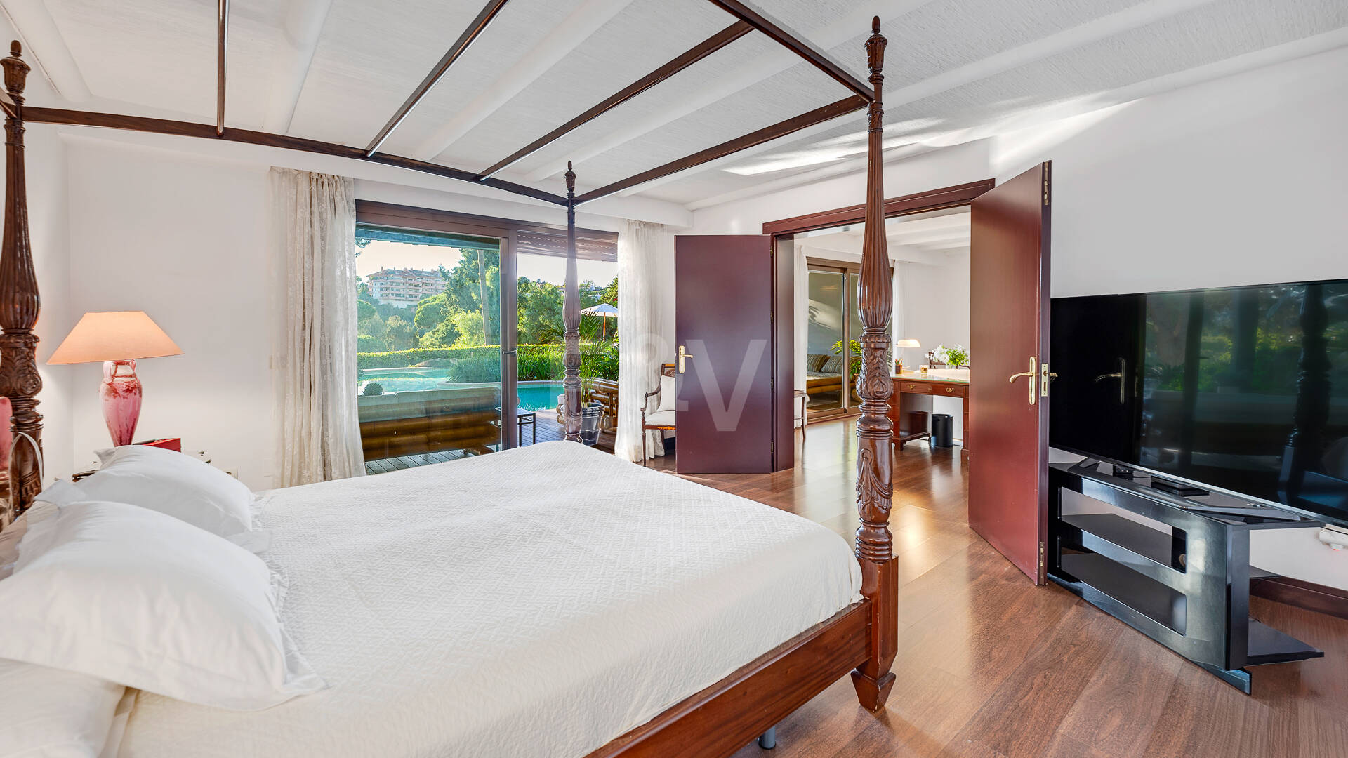 Villa Front Line Golf i en gated community