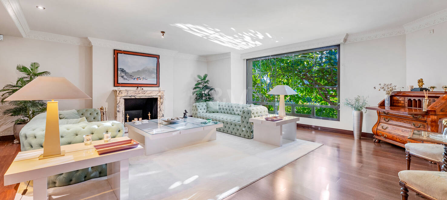 Villa Front Line Golf in a Gated Community