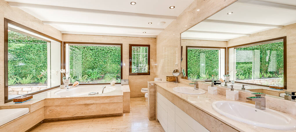 Villa Front Line Golf in a Gated Community