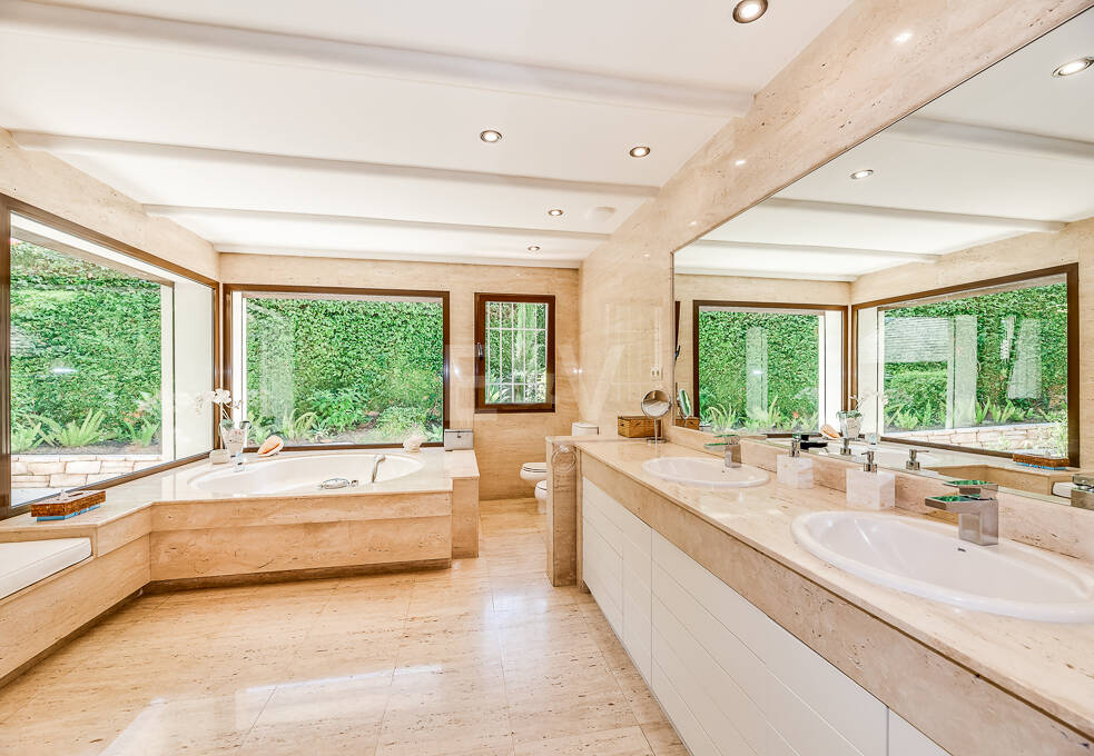 Villa Front Line Golf dans une communauté fermée