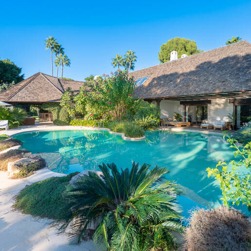 Villa Front Line Golf in a Gated Community