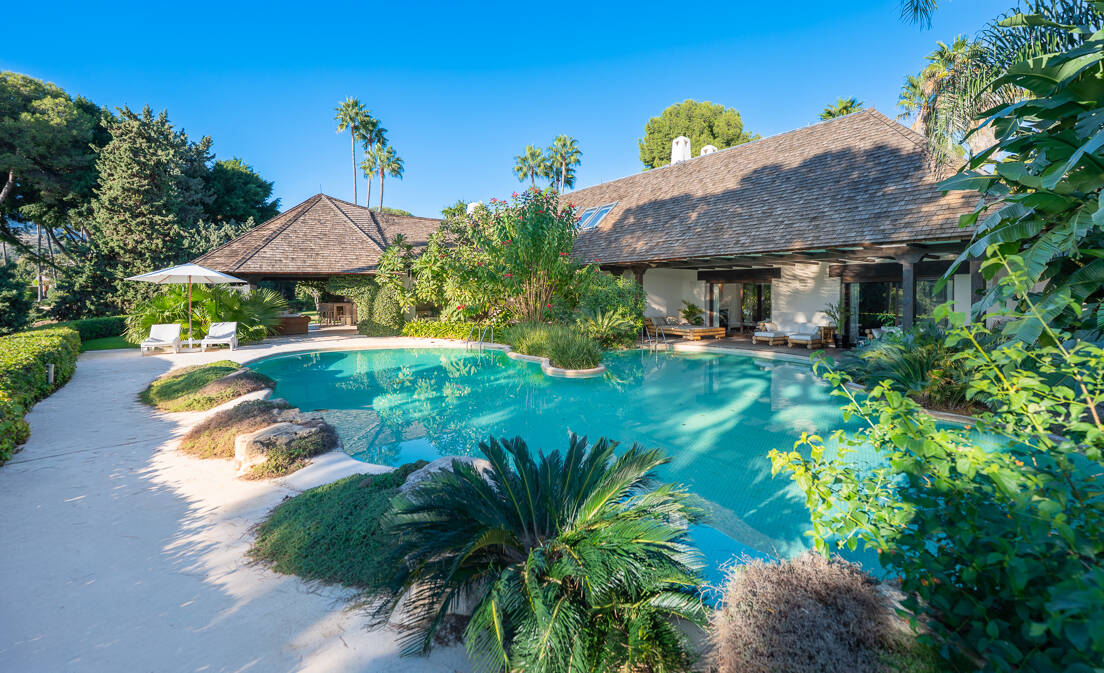 Villa Front Line Golf in a Gated Community