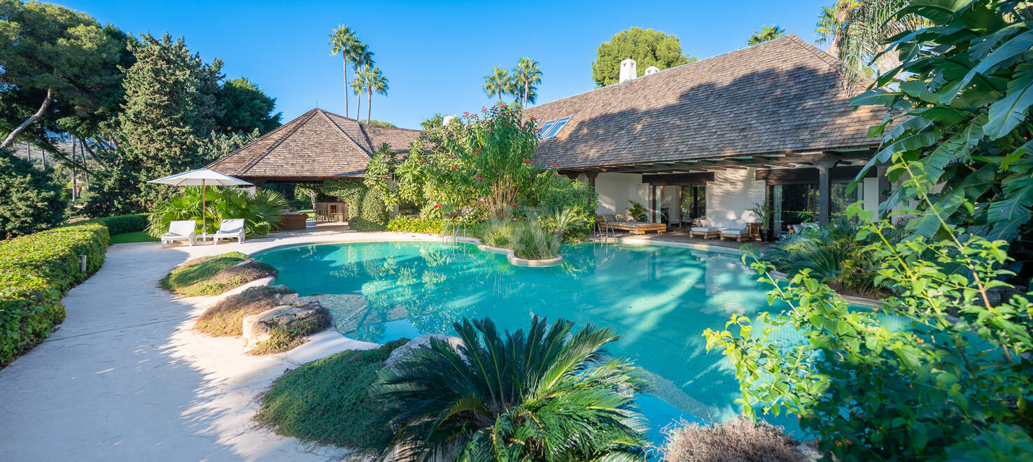 Villa Front Line Golf in a Gated Community