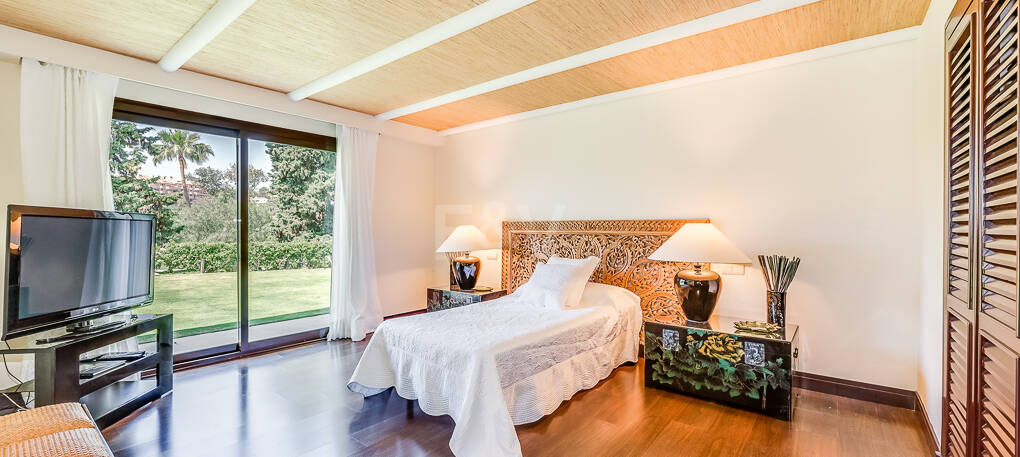 Villa Front Line Golf in a Gated Community