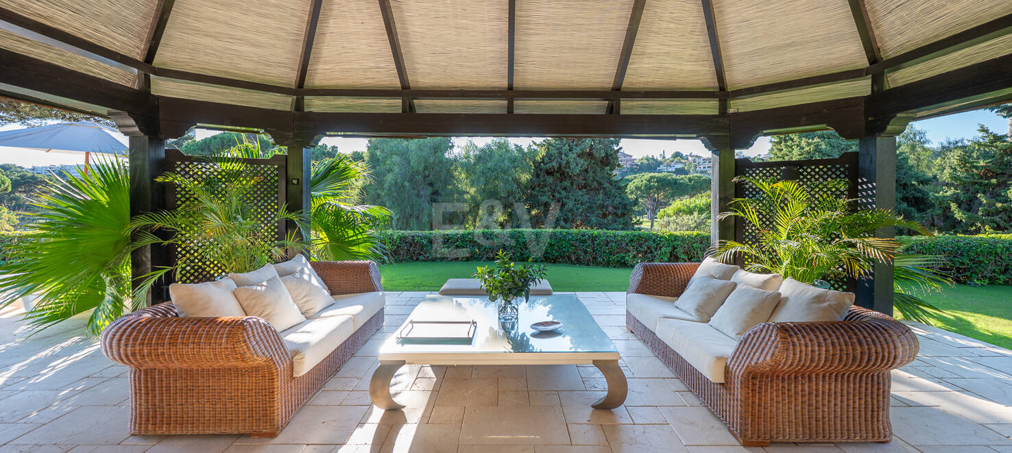 Villa Front Line Golf in a Gated Community