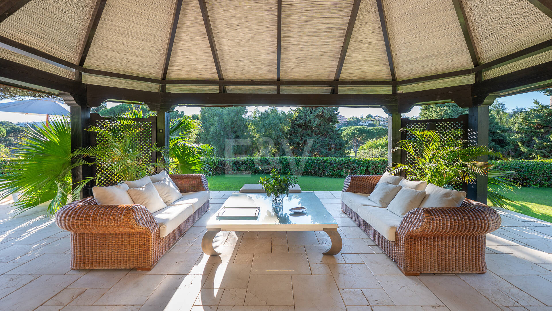 Villa Front Line Golf i en gated community