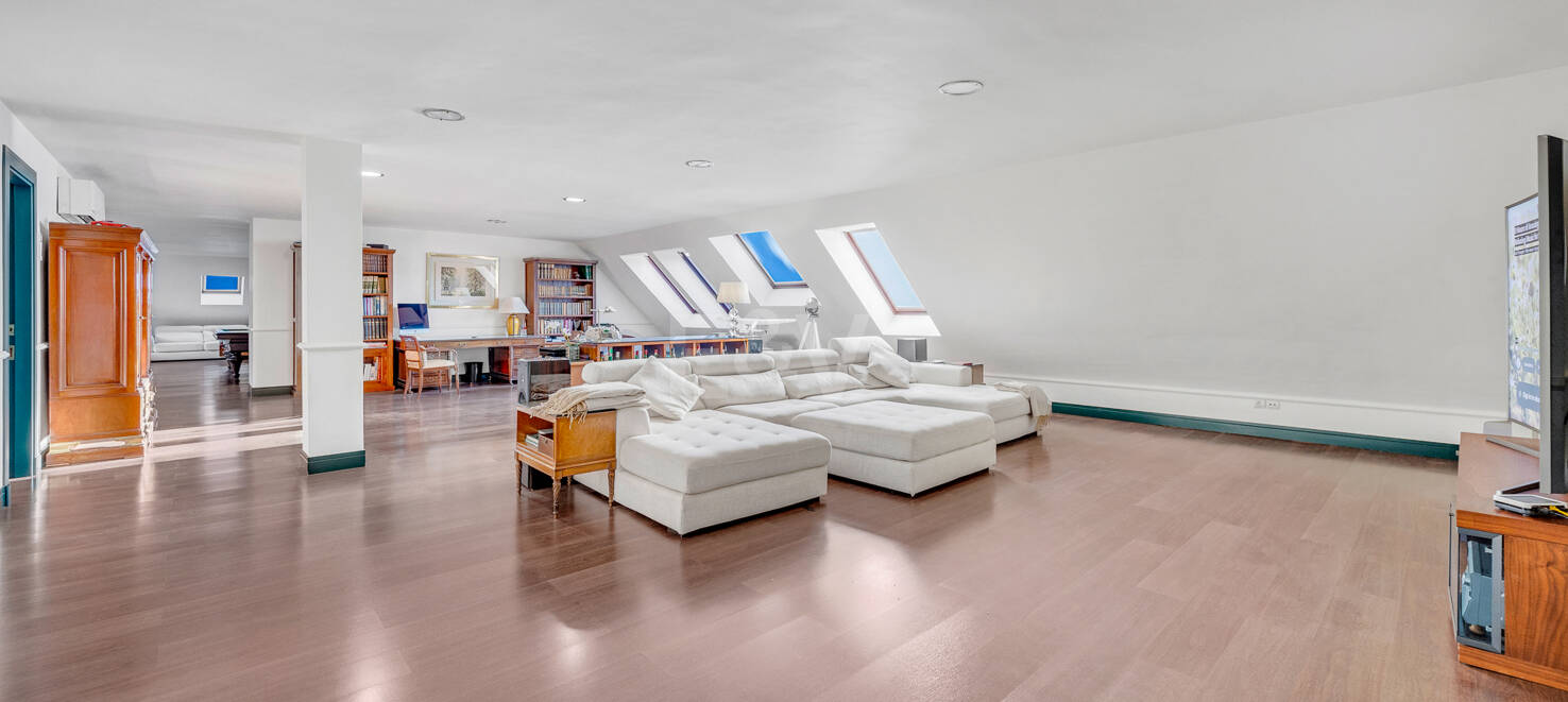 Villa Front Line Golf in a Gated Community