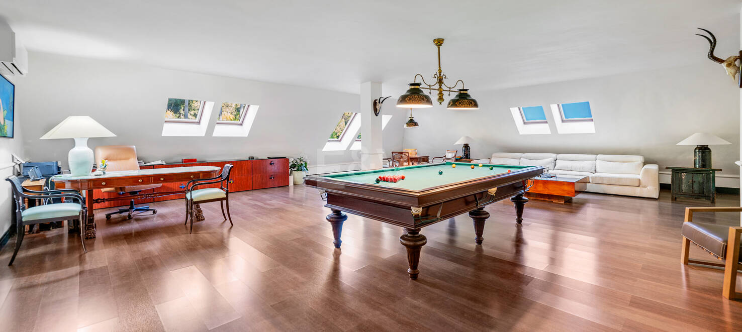 Villa Front Line Golf in a Gated Community