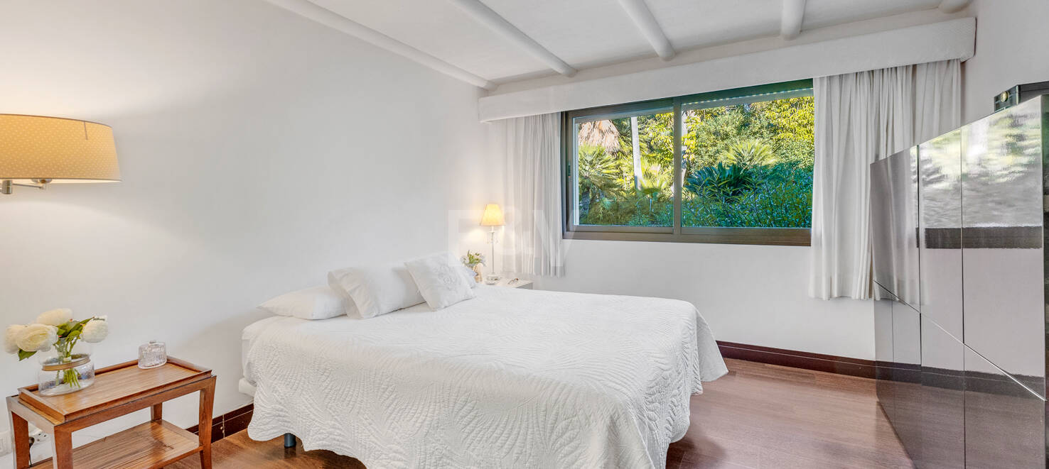 Villa Front Line Golf in a Gated Community